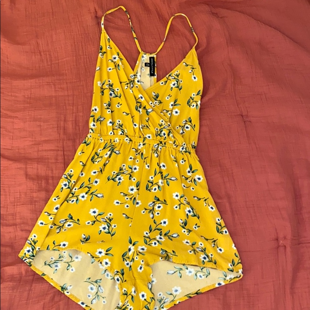 Kendall & Kylie Yellow Floral Wrap Romber